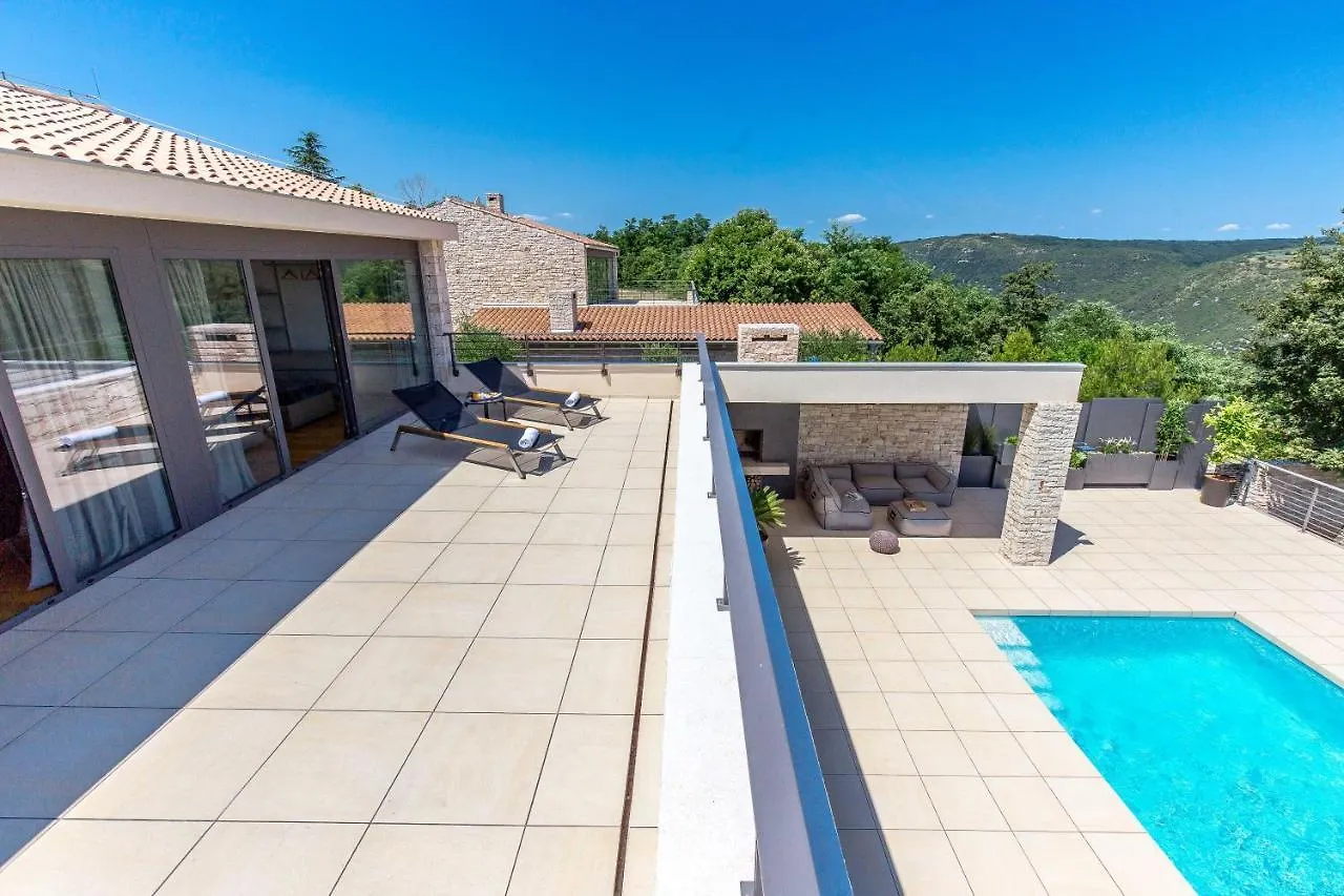 Villa Dvo Nedescina 0*,