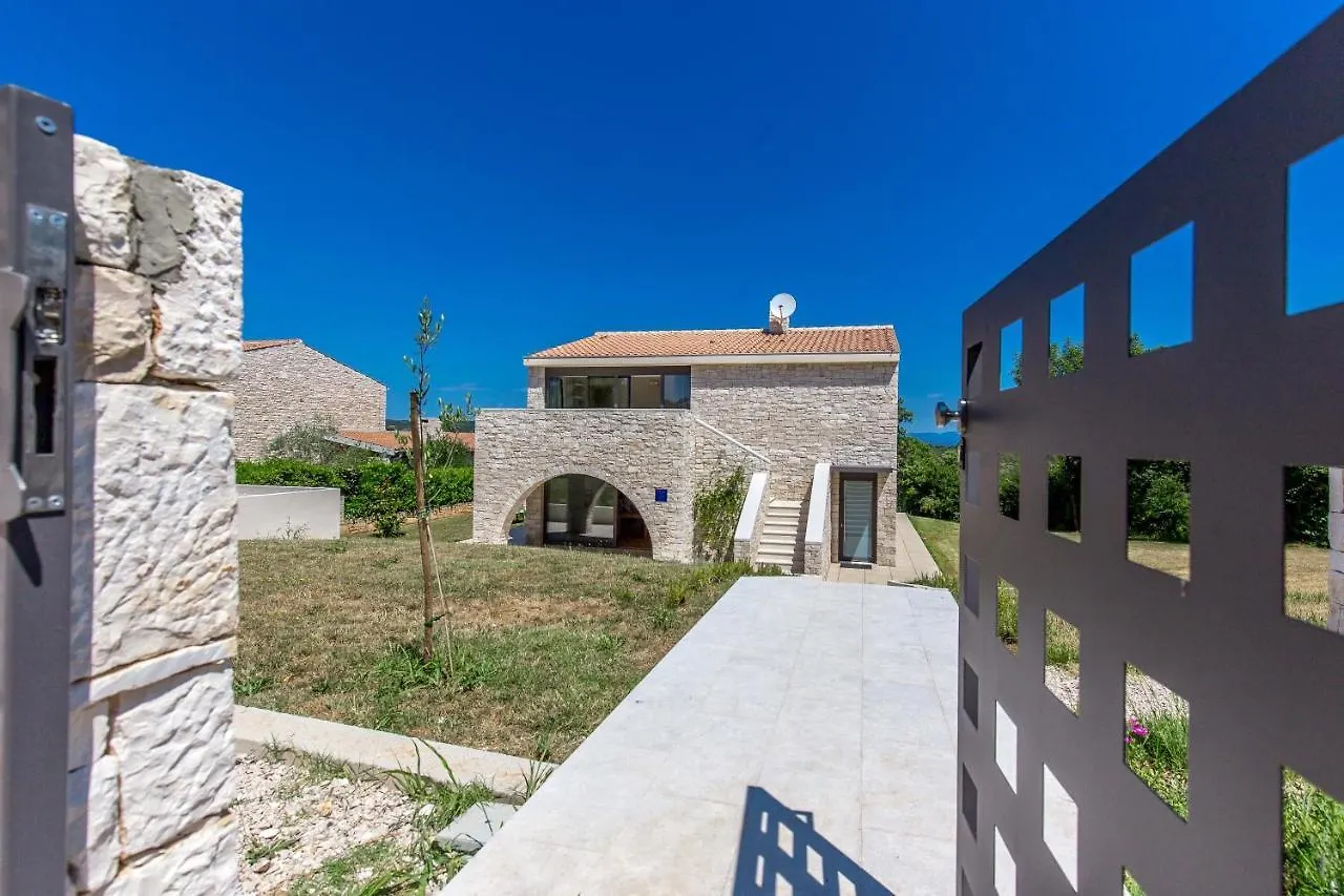 Villa Dvo Nedescina