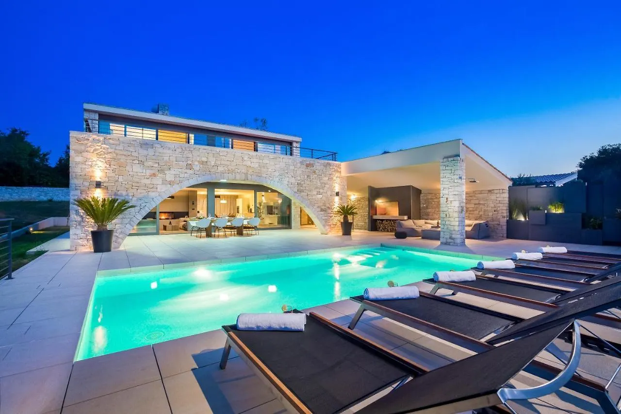 Villa Dvo Nedescina 0*,