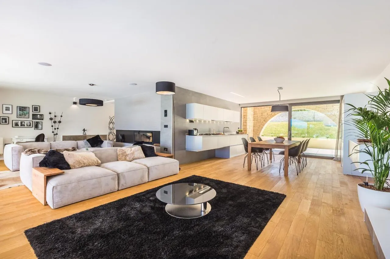 Villa Dvo Nedescina 0*,